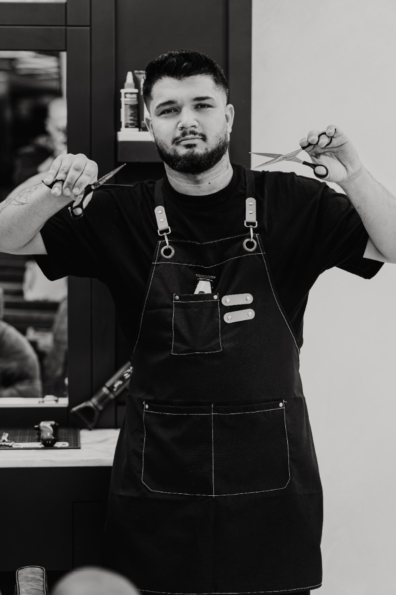 Неждет, барбър и фризьор в Bohemia Barber