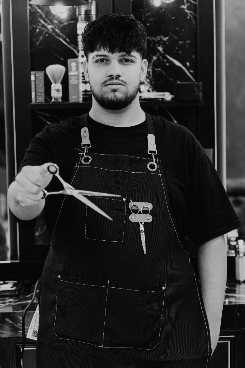 Северин, барбър и фризьор в Bohemia Barber